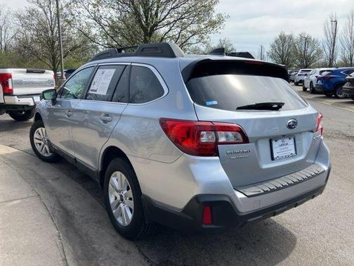Ice Silver Metallic 2018 Subaru Outback 2.5i Premium