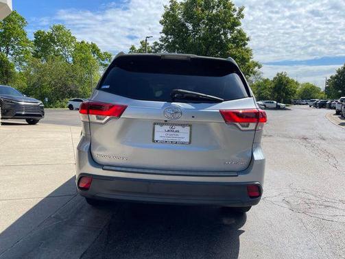 Celestial Silver Metallic 2018 Toyota Highlander XLE