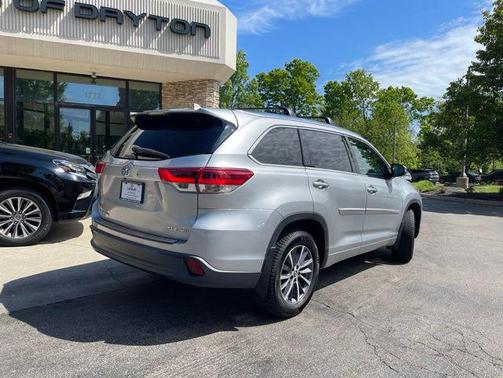 Celestial Silver Metallic 2018 Toyota Highlander XLE