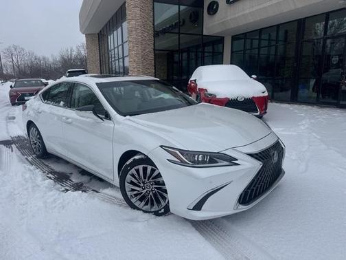 2025 Lexus ES 300h Luxury