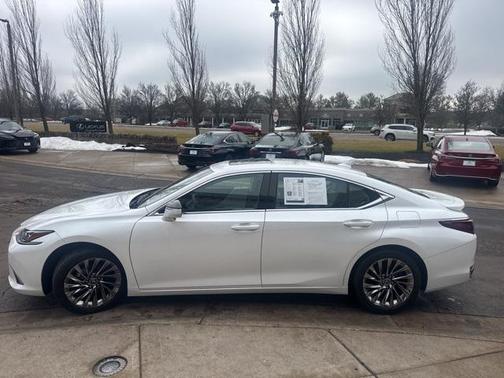 2025 Lexus ES 300h Luxury