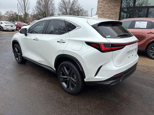 2022 Lexus NX 450h+ Luxury