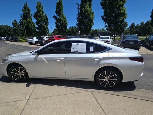 White Pearl 2025 Lexus ES 350 Base