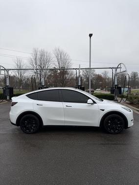 2022 Tesla Model Y Long Range Dual Motor All-Wheel Drive