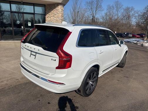 Crystal White Metallic 2023 Volvo XC90 B6 Ultimate 7-Seater