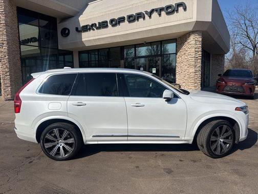 Crystal White Metallic 2023 Volvo XC90 B6 Ultimate 7-Seater