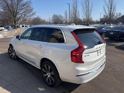 Crystal White Metallic 2023 Volvo XC90 B6 Ultimate 7-Seater