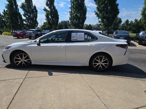Ice 2023 Toyota Camry SE