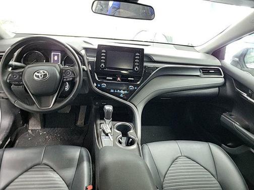 Ice 2023 Toyota Camry SE