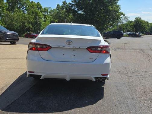 Ice 2023 Toyota Camry SE