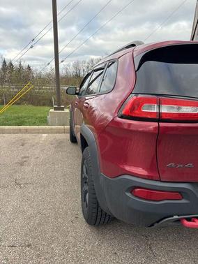 Deep Cherry Red Crystal Pearlcoat 2016 Jeep Cherokee Trailhawk