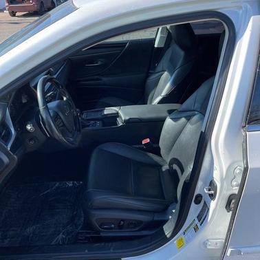 2020 Lexus ES 300h Base