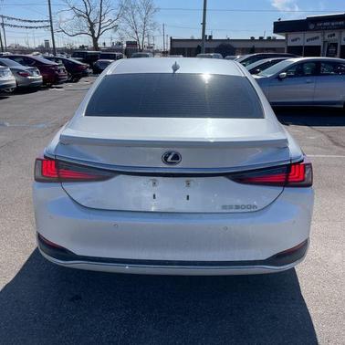 2020 Lexus ES 300h Base