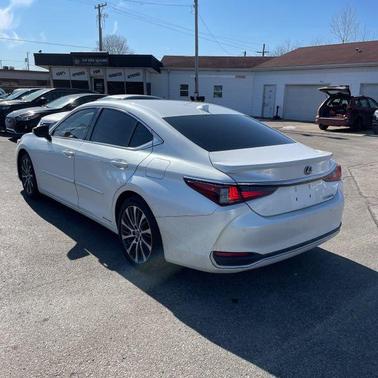2020 Lexus ES 300h Base