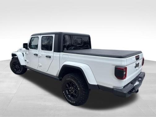 Bright White Clearcoat 2024 Jeep Gladiator Willys