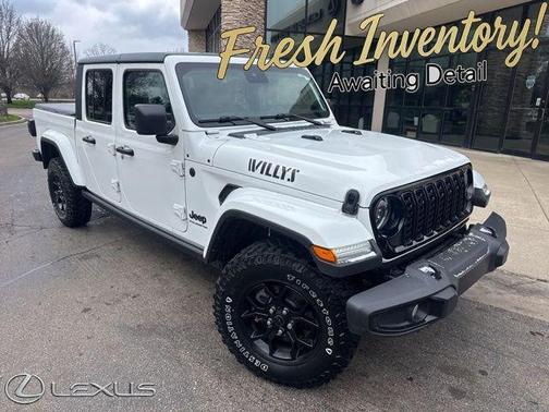 Bright White Clearcoat 2024 Jeep Gladiator Willys