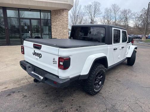 Bright White Clearcoat 2024 Jeep Gladiator Willys