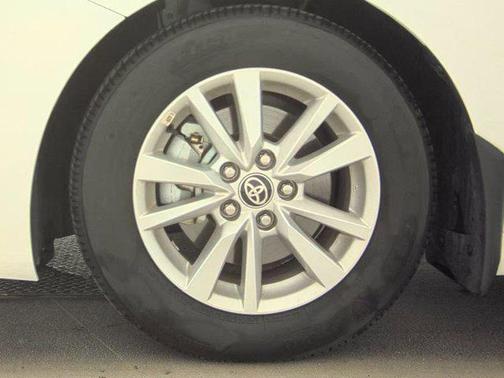 Ice 2025 Toyota Camry LE