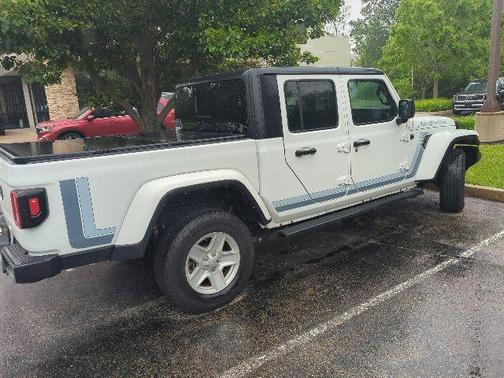 Bright White Clearcoat 2022 Jeep Gladiator Sport