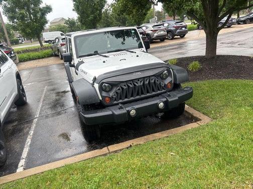Bright White Clearcoat 2014 Jeep Wrangler Unlimited Sport