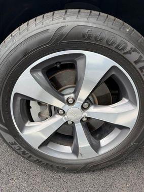 Diamond Black Crystal Pearlcoat 2019 Jeep Cherokee Limited