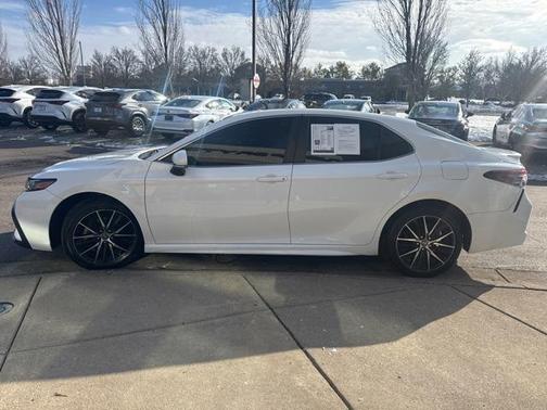 2022 Toyota Camry SE