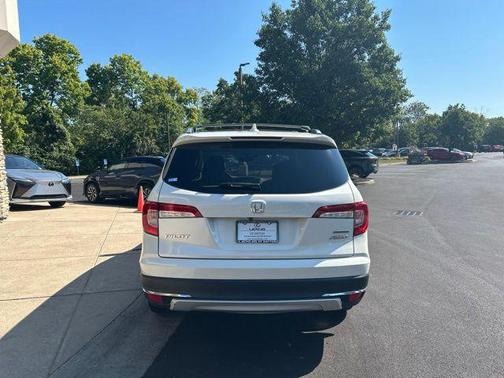 White Diamond Pearl 2019 Honda Pilot Touring 8-Passenger