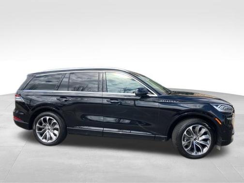 Infinite Black Metallic Clearcoat 2022 Lincoln Aviator Grand Touring AWD