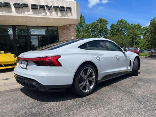 Suzuka Gray Metallic 2024 Audi e-tron GT Premium Plus quattro