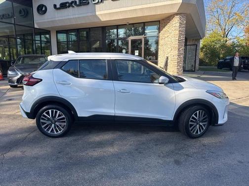 2023 Nissan Kicks SV