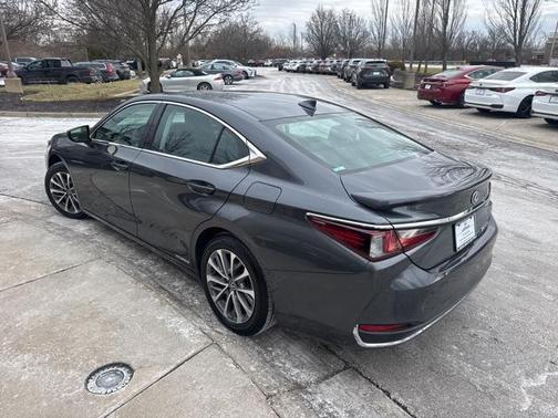 2022 Lexus ES 300h Base