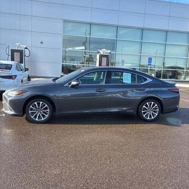 2022 Lexus ES 300h Base