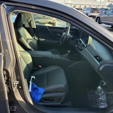 2022 Lexus ES 300h Base