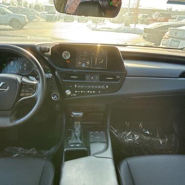 2022 Lexus ES 300h Base