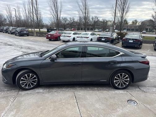 2022 Lexus ES 300h Base