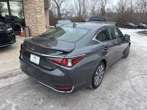 2022 Lexus ES 300h Base