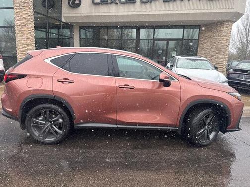 2025 Lexus NX 450h+ Luxury