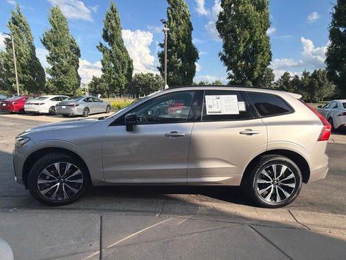 Silver Dawn Metallic 2025 Volvo XC60 B5 Plus