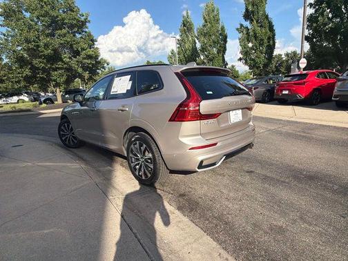 Silver Dawn Metallic 2025 Volvo XC60 B5 Plus