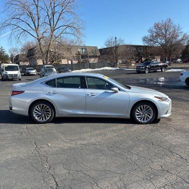 2021 Lexus ES 300h Luxury