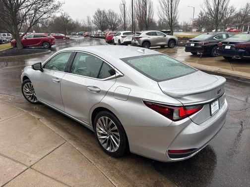 2021 Lexus ES 300h Luxury