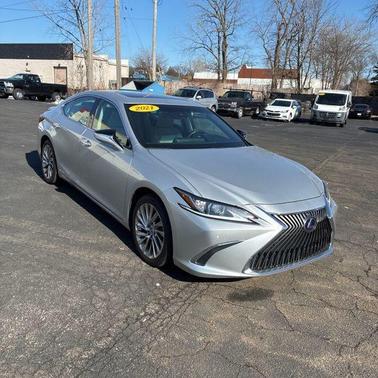 2021 Lexus ES 300h Luxury