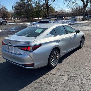 2021 Lexus ES 300h Luxury