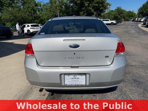 Brilliant Silver Clearcoat Metallic 2009 Ford Focus SE