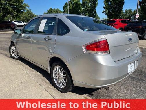 Brilliant Silver Clearcoat Metallic 2009 Ford Focus SE