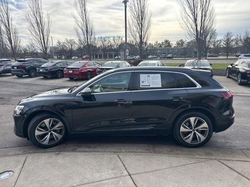 2024 Audi Q8 e-tron Premium Plus