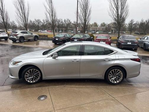 Silver Lining Metallic 2021 Lexus ES 300h Luxury