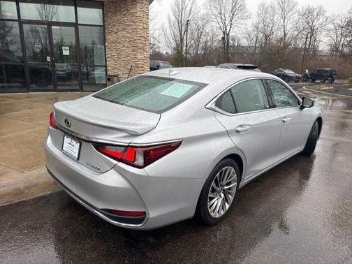 Silver Lining Metallic 2021 Lexus ES 300h Luxury