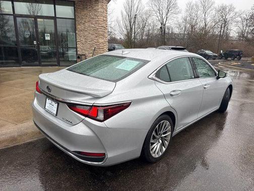 2021 Lexus ES 300h Luxury