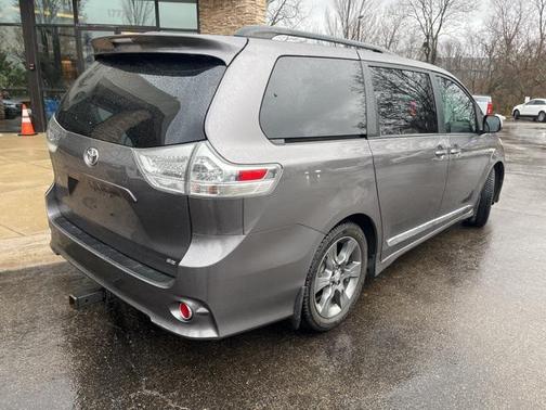 2016 Toyota Sienna SE